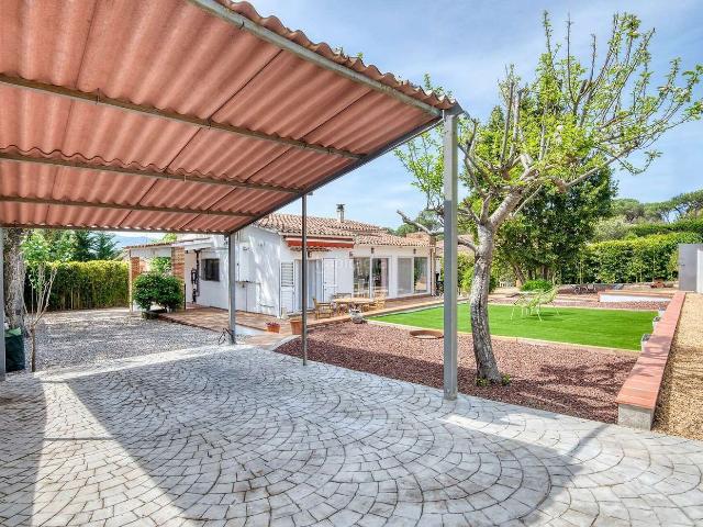Chalet en venta en Santa Cristina d´Aro, Urbanitzacions del Nord. Bonita casa con piscina. Chalets Santa Cristina.