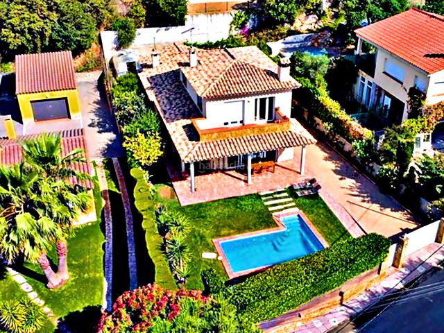 Chalet en venta en Santa Cristina d´Aro, Urbanitzacions del Nord. PRECIOSA CASA INDEPENDIENTE EN PERFECTO ESTADO CON JARDÍN Y PISCINA. Chalets Santa Cristina.
