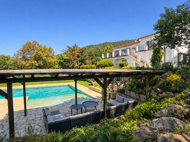 Chalet en venta en Santa Cristina d´Aro, Urbanitzacions del Nord. Exclusiva villa de lujo con licencia turística en la Costa Brava. Chalets Santa Cristina.