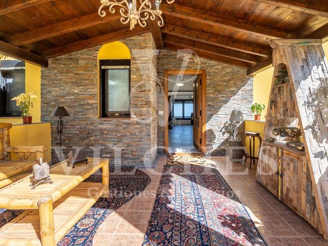 Chalet en venta en Santa Brígida, San José de las Vegas La Atalaya. villa de lujo con piscina cubierta, gimnasio, bodega y dos viviendas independientes independientes sobre una espectacular finca.