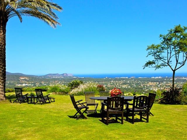 Chalet en venta en Santa Eulalia / Santa Eularia, Ibiza