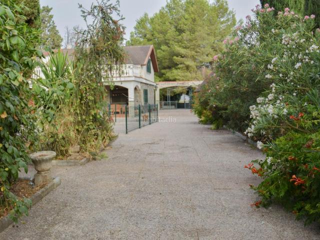 Chalet en venta en Santa Fe. Exclusiva villa en Santa Fe. Chalets Santa.