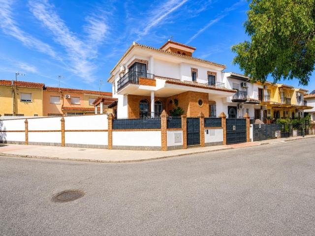 Chalet en venta en Santa Fe. UNA PROPIEDAD DIFERENTE. DE LAS QUE YA CASI NO EXISTEN. Chalets Santa.
