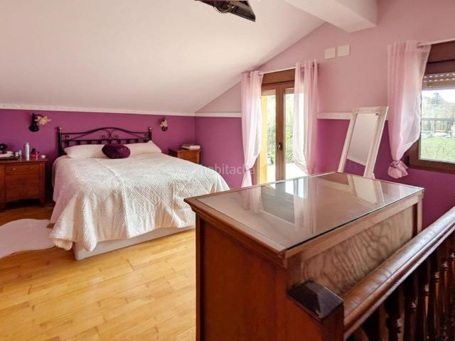 Chalet en venta en Santa María de Cayón. Propiedad única con dos viviendas y gran parcela en Santa María de Cayón. Chalets Santa María de.