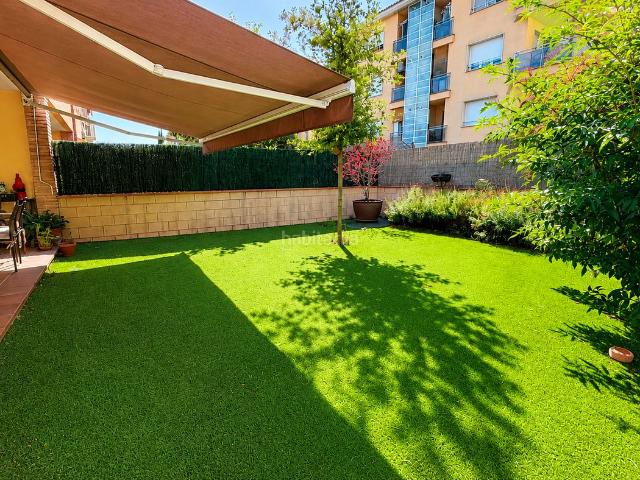 Chalet en venta en Santa Maria de Palautordera. CASA ADOSADA DE TRES FACHADAS EN EL CETRO DE SANTA MARIA DE PALAUTORDERA CON JARDÍN PRIVADO Y EXCELENTE LUMINOSIDAD EN VENTA. Chalets Santa Maria de.