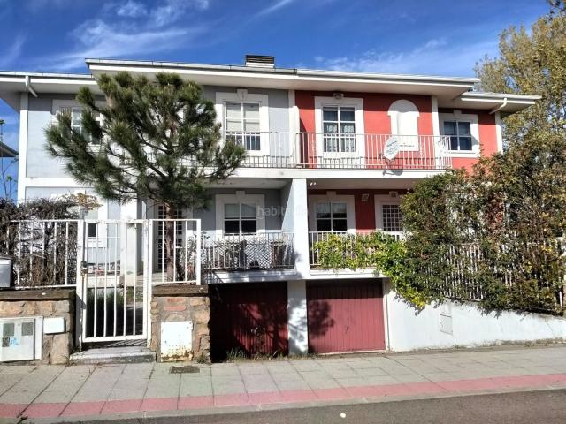 Chalet en venta en Santa Marta de Tormes. CHALET ADOSADO VALDELAGUA. Chalets Santa Marta de.