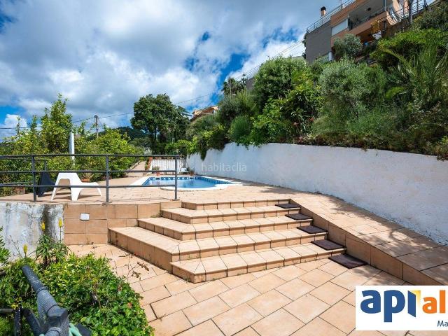 Chalet en venta en Santa Susanna. Chalet con piscina y vistas al mar en Santa Susanna espacio, privacidad y gran potencial. Chalets Santa.