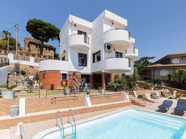 Chalet en venta en Santa Susanna, de 230 m² 6 habitaciones por 749.000