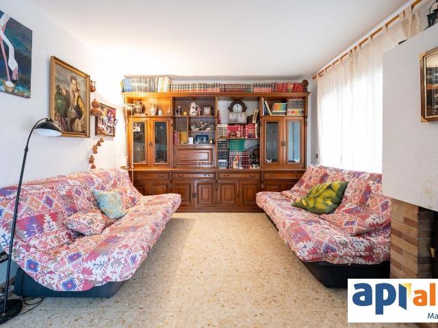 Chalet en venta en Santa Susanna. Descubre este impresionante chalet situado en la tranquila zona de Can Gelat en Santa Susana. Chalets Santa.