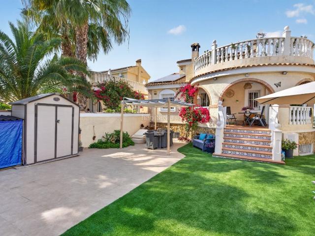 Chalet en venta en Santa Pola, Monte y Mar. Casa o chalet independiente en venta en Gran Alacant. Chalets Santa.