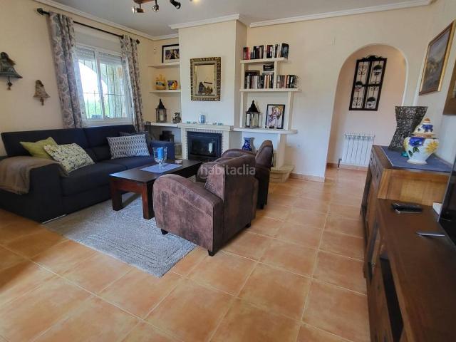Chalet en venta en Santa Pola, Monte y Mar. Chalet esquina de 3 Dormitorios y 3 Baños en parcela grande arreglada de 600m2 con piscina y garaje privado. Chalets Santa.