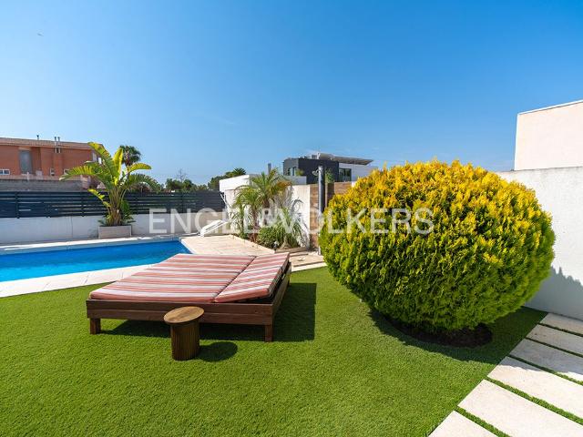 Chalet en venta en Santa Pola, Noroeste. Elegancia y Privacidad en Santa Pola. Chalets Santa.