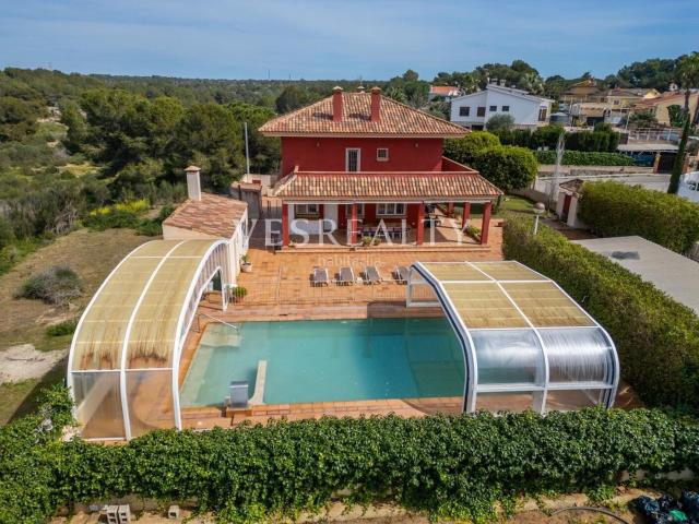 Chalet en venta en Santa Pola, Noroeste. Exclusiva villa con gran parcela, piscina y amplias zonas exteriores en la zona norte de Santa Pola. Chalets Santa.