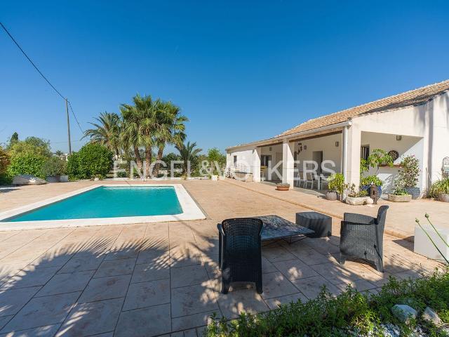 Chalet en venta en Santa Pola, Noroeste. Naturaleza, Privacidad y Calidad de Vida. Chalets Santa.