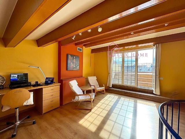 Chalet en venta en Santa Perpètua de Mogoda, de 178 m² 4 habitaciones por 449.900
