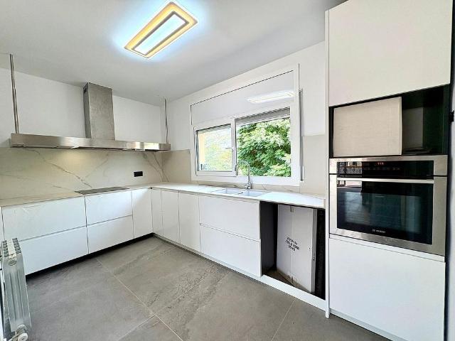 Chalet en venta en Santa Perpètua de Mogoda, de 195 m² 3 habitaciones por 449.900
