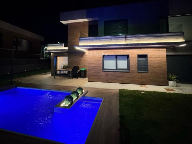 Chalet en venta en Santander, Cueto. EXPECTACULAR Y LUJOSO CHALET DE DISEÑO MODERNO EN EL MANSIN. VALDENOJA. Chalets.
