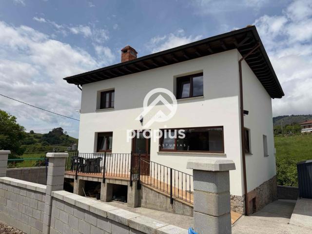 Chalet en venta en Sariego. MAGNIFICA CASA EN SARIEGO DE RECIENTE CONSTRUCCION. Chalets.