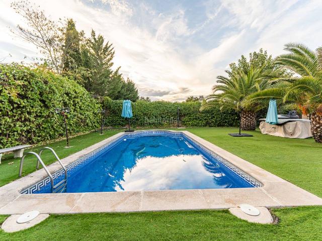 Chalet en venta en Sevilla la Nueva. ¡CAPITAL HOME VENDE FANTASTICO CHALET INDEPENDIENTE CON PISCINAEN SEVILLA LA NUEVA¡. Chalets Sevilla la.
