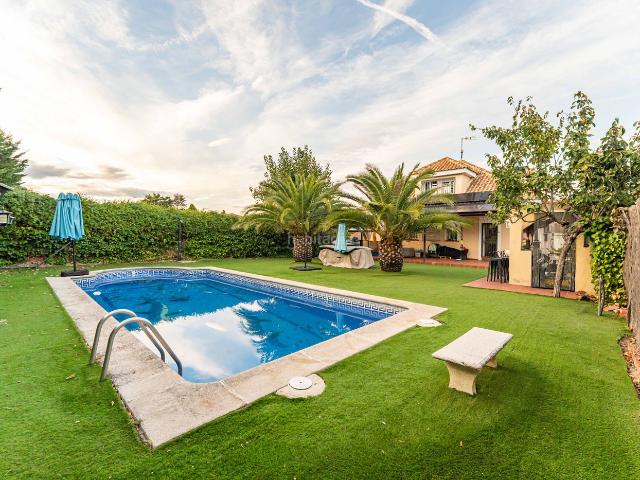 Chalet en venta en Sevilla la Nueva. Casa o chalet independiente en venta en Calle Fuente Roque. Chalets Sevilla la.