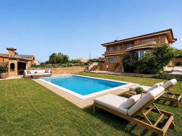 Chalet en venta en Secuita, La, de 887 m² 5 habitaciones por 520.000