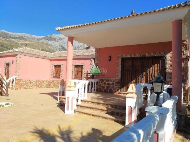 Chalet en venta en Sedella. EXCLUSIVA CASA ESSTILO CASTILLO, CON VISTAS DE ENSUEÑO EN SEDELLA. Chalets.