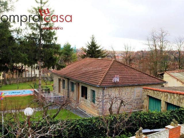 Chalet en venta en Segovia, San Lorenzo San Marcos. CASA CON TERRENO REF 3542 SEGOVIA CAPITAL. Chalets.