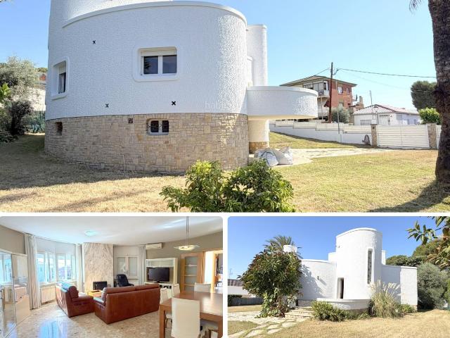 Chalet en venta en Segur de Calafell, Segur de Calafell Nucli Urbà Costa Dorada. UNA PROPIEDAD SINGULAR, CONSTRUIDA A CONCIENCIA, DONDE LA LUZ, LOS ESPACIOS Y LA PRIVACIDAD SE CONVIERTEN EN UN.