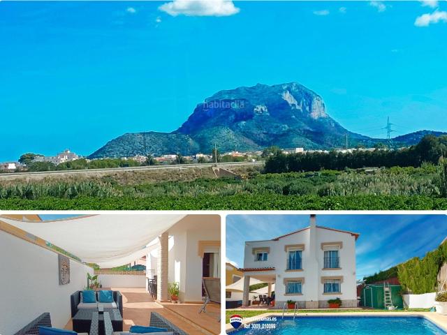 Chalet en venta en Sénia La. Chalet con vistas despejadas y abiertas a los viñedos y las montañas. Chalets Sénia.