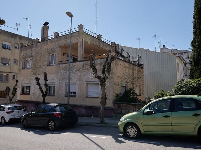 Chalet en venta en Sentmenat. OPORTUNITAT ÚNICA AL CASC URBÀ DE SENTMENAT: GRAN CASA EN BON ESTAT AMB POSIBILITAT DE GARATGE, PATI I TERRAT. Chalets.