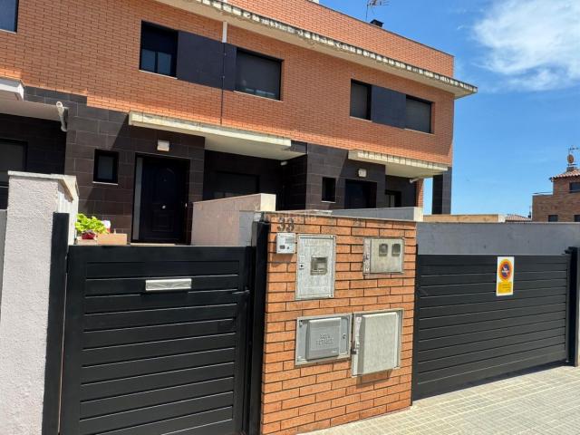 Casa en venta en Sentmenat. Exclusiva casa SEMINUEVA en Sentmenat Vallés Occidental Barcelona. Casas.