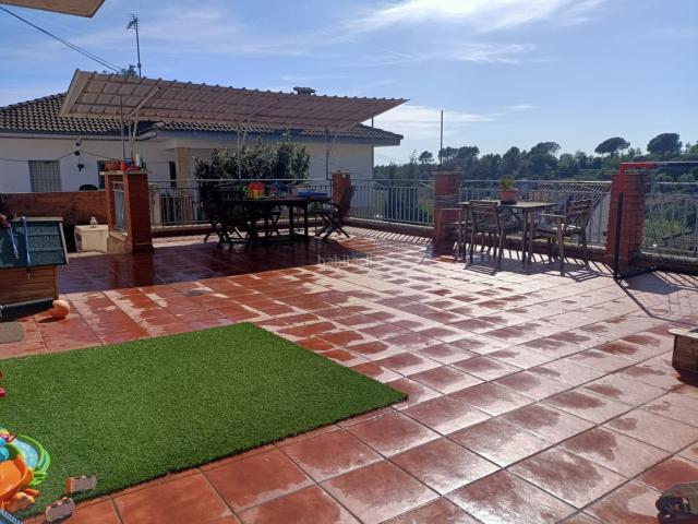 Chalet en venta en Sentmenat. INDEPENDIENTE CON DOS VIVIENDAS. Chalets.
