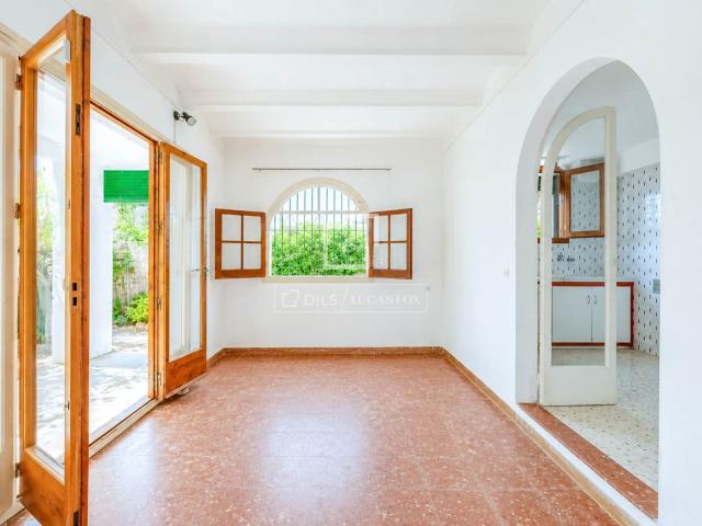 Chalet en venta en Sitges, Aiguadolç Sant Sebastià Costa Dorada. Auténtica casa mediterránea a reformar de 3 dormitorios en venta en Sitges Town, Barcelona. Chalets.