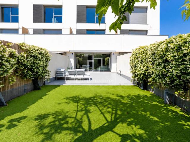 Chalet en venta en Sitges, Can Girona Terramar Vinyet Costa Dorada. Casa en excelentes condiciones de 4 dormitorios con 29m terraza en venta en Vinyet. Chalets.