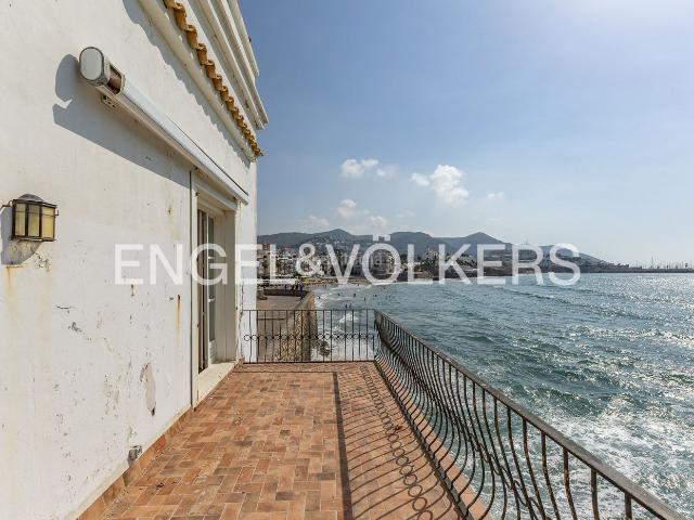 Chalet en venta en Sitges, Centre Costa Dorada. Deslumbre frente al mar en Sitges casa señorial de 1900. Chalets.