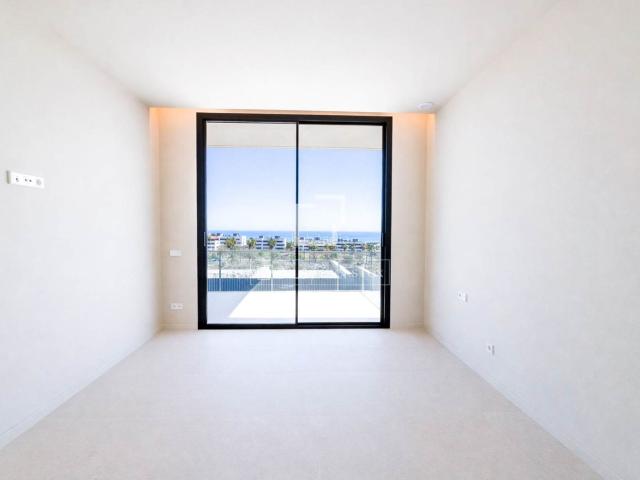 Chalet en venta en Sitges, La Plana Costa Dorada. Villa de lujo de obra nueva con jardín y piscina en venta en La Plana, Sitges. Chalets.