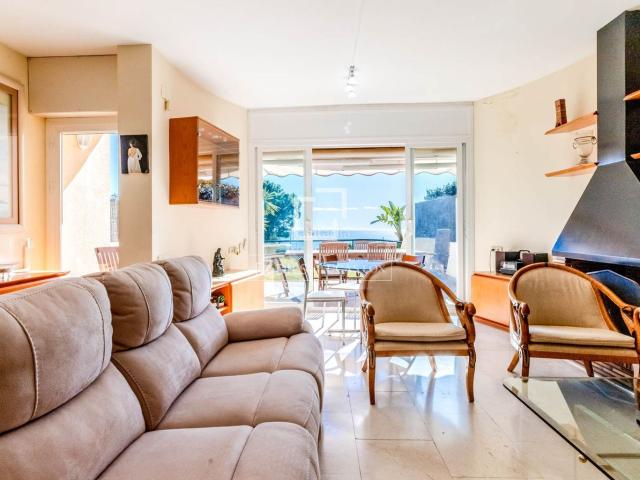Chalet en venta en Sitges, Vallpineda Santa Bàrbara Costa Dorada. Casa adosada de 5 dormitorios con jardín y piscina comunitaria en venta en Vallpineda. Chalets.