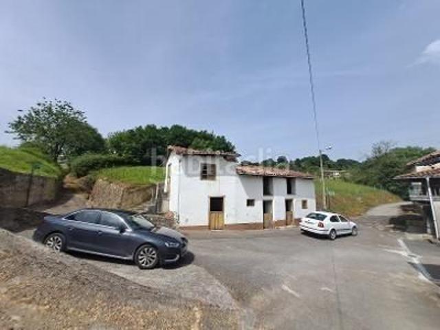 Chalet en venta en Siero, Parroquias Norte. VIVIENDA RÚSTICA Y DOS PARCELAS URBANIZABLES EN SIERO. Chalets.