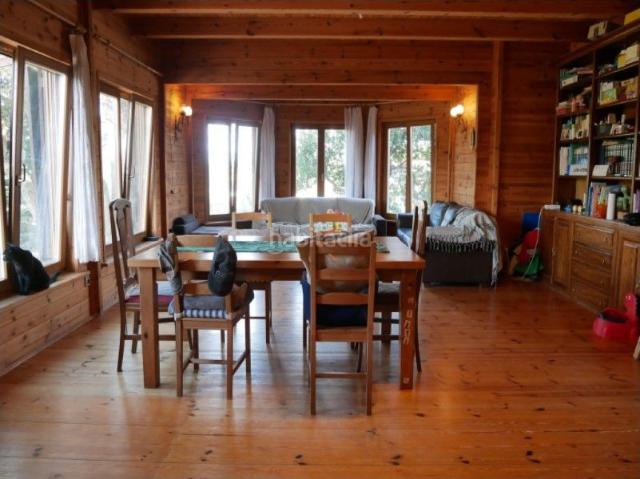 Chalet en venta en Sils. Casa de madera de diseño escandinavo en Sils. Chalets.