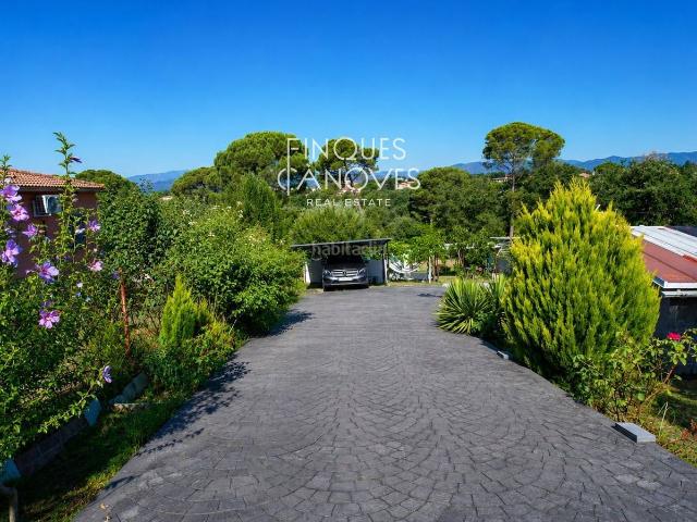 Chalet en venta en Sils. Finca de 1.000 m con vivienda y árboles frutales en Sils. Chalets.