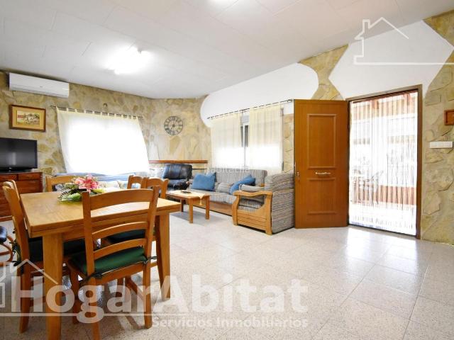 Chalet en venta en Simat de la Valldigna. CHALET REFORMADO CON TERRAZA, PISCINA, BARBACOA Y GARAJE. Chalets Simat de la.