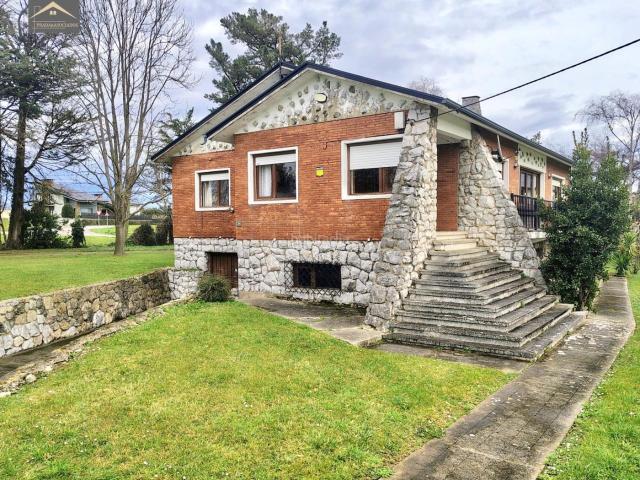 Chalet en venta en Suances. CASA EN ONGAYO CON FINCA EDIFICABLE. Chalets.