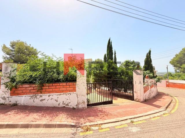 Chalet en venta en Subirats. Casa con piscina, garaje y terraza en Subirats. Chalets.
