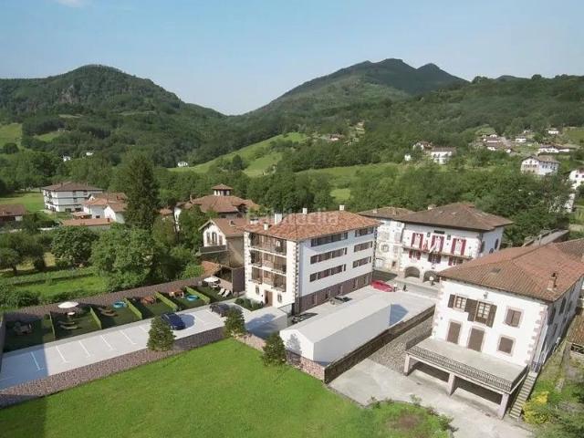 Chalet en venta en Sunbilla. Chalet en venta en calle Nagusia Kale de 11 habitaciones con garaje y ascensor. Chalets.