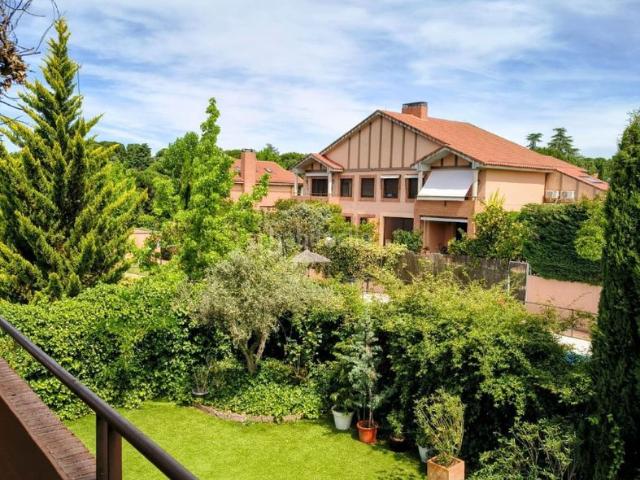 Chalet en venta en Pozuelo de Alarcón, La Cabaña. chalet pareado en Montegancedo. Chalets Pozuelo de.