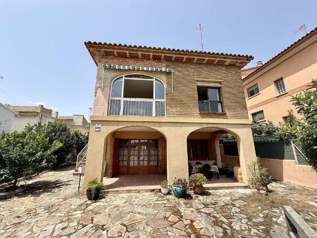 Chalet en venta en Pobla de Montornès, la, de 226 m² 5 habitaciones por 280.000