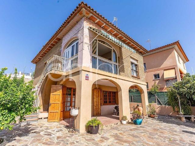 Chalet en venta en Pobla de Montornès, la, de 226 m² 5 habitaciones por 280.000