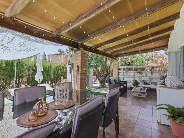 Chalet en venta en Pobla de Vallbona la, La Conarda. Chalet independiente de una planta en Maravisa sobre terreno urbano y parcela de 804 m2 La Pobla de Vallbona. Chalets Pobla de Vallbona.