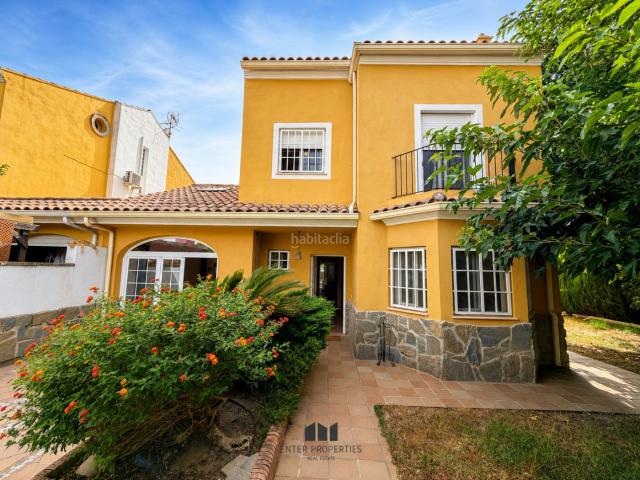 Chalet en venta en Pobla de Vallbona la, Rascanya. Si estás buscando un hogar definitivo que combine amplitud, solidez constructiva y una ubicación estratégica en Valencia, este mag. Chalets Pobla.