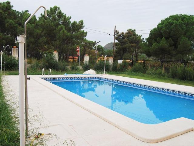 Chalet en venta en Pobla Tornesa la. Chalet con 9 dormitorios, 8 baños y parcela de 2000 metros.Agencia Registrada con el Nº RAICV 0456 en el Registro Obligatorio de A. Chalets Pobla Tornesa.